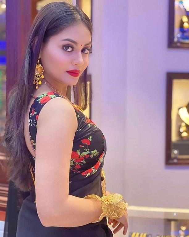 pihu housewife call girls in Gurugram 